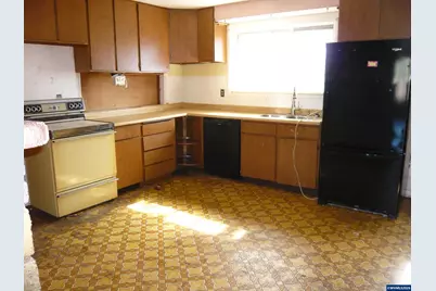 1371 B St, Independence, OR 97351 - Photo 9