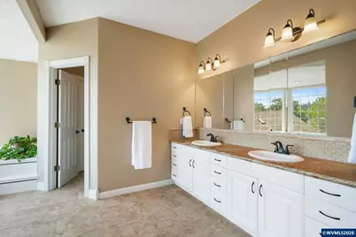 37310 Fawn Dr, Lebanon, OR 97355 - Photo 17