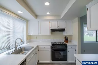 6680 Continental Cir SE, Salem, OR 97306 - Photo 9