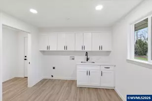 93419 River Rd, Junction City, OR 97448 - Photo 15