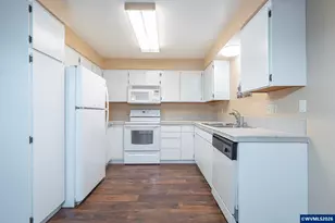 401 Madrona Ave SE, Salem, OR 97302 - Photo 9