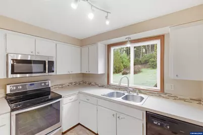 39037 White Fir Ln, Corvallis, OR 97330 - Photo 13