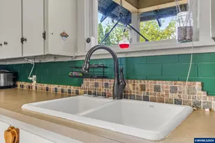 633 SE Ash St, Dallas, OR 97338 - Photo 15