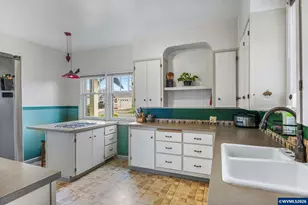 633 SE Ash St, Dallas, OR 97338 - Photo 11