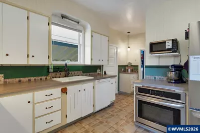 633 SE Ash St, Dallas, OR 97338 - Photo 9