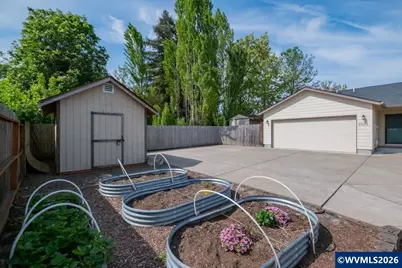 2502 Waverly Ct SE, Albany, OR 97322 - Photo 3
