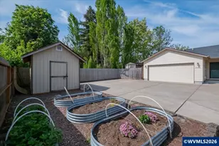 2502 Waverly Ct SE, Albany, OR 97322 - Photo 3