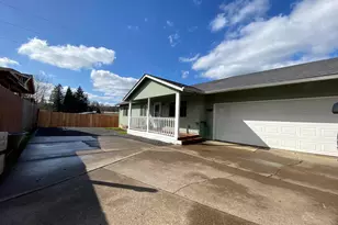 1784 Tamarack St, Sweet Home, OR 97386 - Photo 1