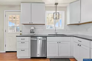 402 Clover St, Aumsville, OR 97325 - Photo 9