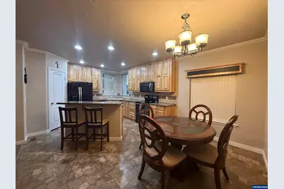 300 Lacreole Dr #220, Dallas, OR 97338 - Photo 5