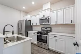 1226 NW Upas Pl, Redmond, OR 97756 - Photo 9