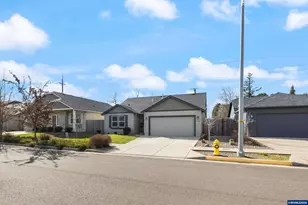 558 Casting St SE, Albany, OR 97322 - Photo 3