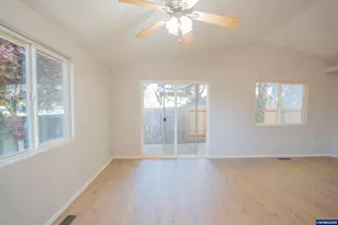 399 Breezy Wy NE, Albany, OR 97322 - Photo 9