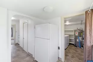 800 Oakhill Ave SE, Salem, OR 97302 - Photo 13