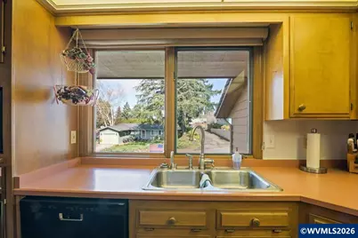 1030 Morningside Dr SE, Salem, OR 97302 - Photo 9