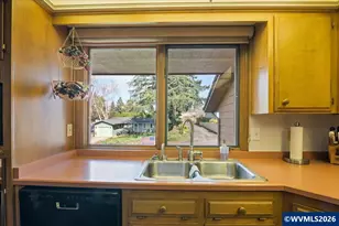 1030 Morningside Dr SE, Salem, OR 97302 - Photo 9