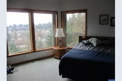 301 Edgewood Dr, Silverton, OR 97381 - Photo 3