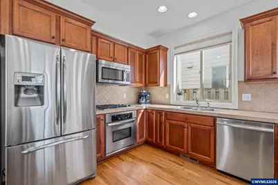 728 SE Bayshore Cir, Corvallis, OR 97333 - Photo 9