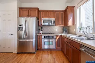 728 SE Bayshore Cir, Corvallis, OR 97333 - Photo 3