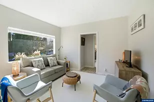 915 SE Zee Ct, McMinnville, OR 97128 - Photo 9