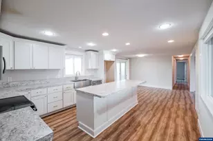 10471 Wagon Rd NE, Mount Angel, OR 97362 - Photo 11