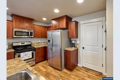 574 Prairie St, Woodburn, OR 97071 - Photo 29