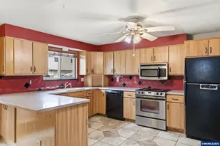 18501 SE Lincoln St, Portland, OR 97233 - Photo 7