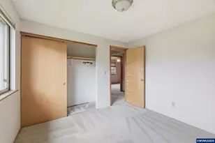 18501 SE Lincoln St, Portland, OR 97233 - Photo 17