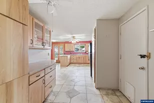 18501 SE Lincoln St, Portland, OR 97233 - Photo 5