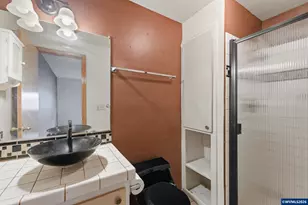 18501 SE Lincoln St, Portland, OR 97233 - Photo 15