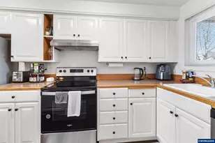 3828 Auburn Rd NE, Salem, OR 97301 - Photo 5