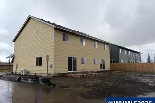 1542 Barn (-1550) St, Woodburn, OR 97071 - Photo 5