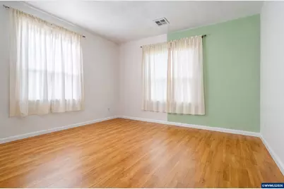 861 W 10th St, Junction City, OR 97448 - Photo 17