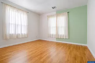 861 W 10th St, Junction City, OR 97448 - Photo 17