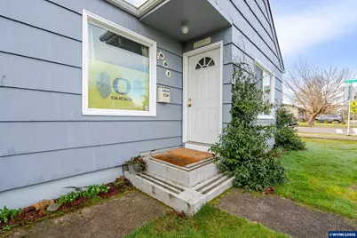 861 W 10th St, Junction City, OR 97448 - Photo 5