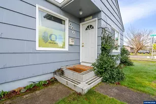 861 W 10th St, Junction City, OR 97448 - Photo 5