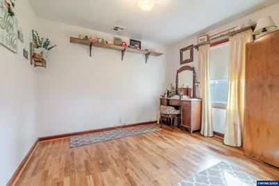 861 W 10th St, Junction City, OR 97448 - Photo 13