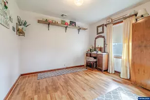 861 W 10th St, Junction City, OR 97448 - Photo 13