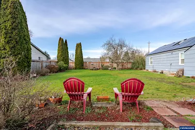 861 W 10th St, Junction City, OR 97448 - Photo 29