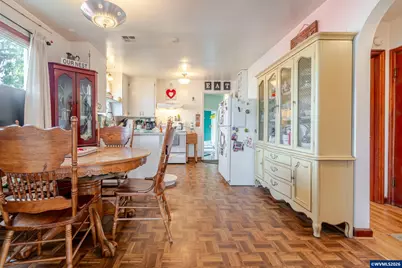 861 W 10th St, Junction City, OR 97448 - Photo 9