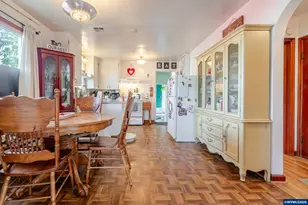 861 W 10th St, Junction City, OR 97448 - Photo 9