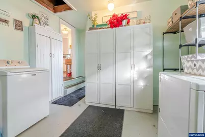 861 W 10th St, Junction City, OR 97448 - Photo 21