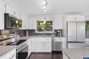 30550 Rancho Rd, Lebanon, OR 97355 - Photo 13