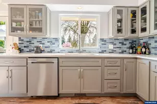 656 NW East Thornton Lake Dr, Albany, OR 97321 - Photo 9