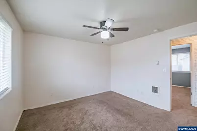 1053 Kees St, Lebanon, OR 97355 - Photo 5