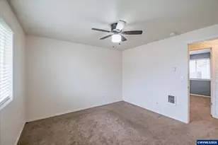 1053 Kees St, Lebanon, OR 97355 - Photo 5