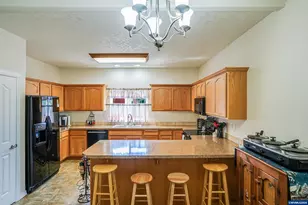 1231 SW 3rd Ave, Mill City, OR 97360 - Photo 15