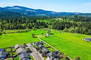 1231 SW 3rd Ave, Mill City, OR 97360 - Photo 5