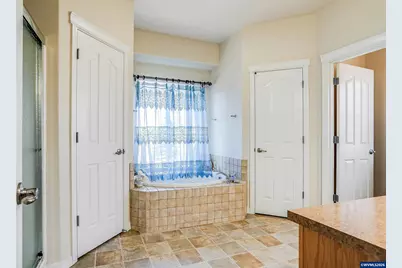 1231 SW 3rd Av, Mill City, OR 97360 - Photo 27