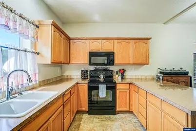 1231 SW 3rd Av, Mill City, OR 97360 - Photo 15